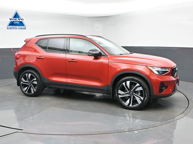 2023 Volvo XC40 B5 Plus Dark AWD's photo