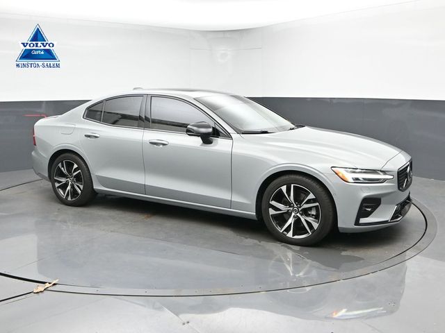 2024 Volvo S60 B5 Plus Dark Theme's photo
