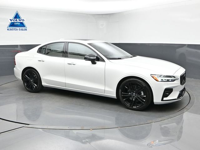 2024 Volvo S60 B5 Plus Black Edition's photo