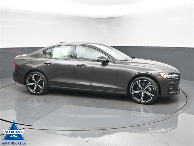 2025 Volvo S60 Plus's photo