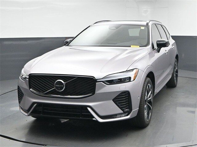 2026 Volvo XC60 B5 Plus photo 3