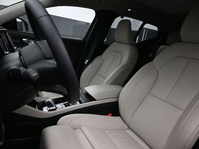 2024 Volvo XC40 Plus - Photo 9
