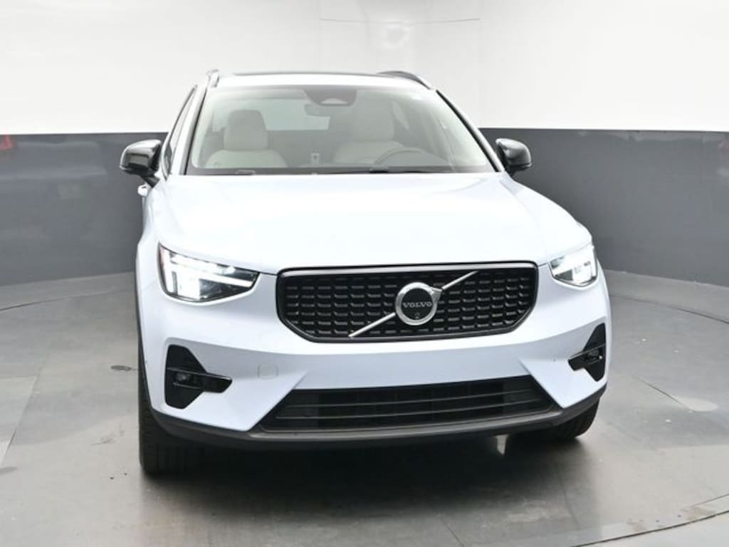 Used 2024 Volvo XC40 B5 Plus Dark Theme SUV