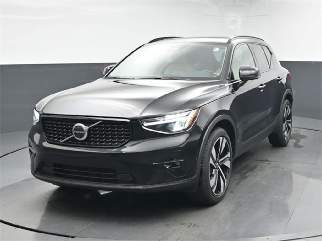 Used 2023 Volvo XC40 B5 Plus Dark Theme SUV