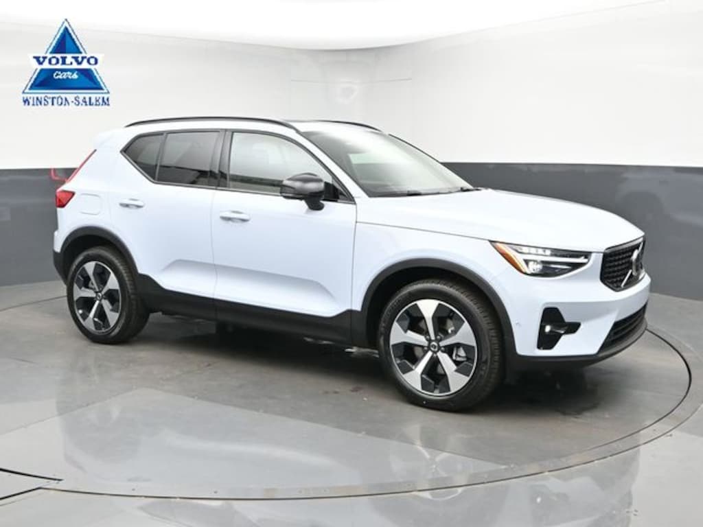 New 2026 Volvo XC40 B5 Plus SUV