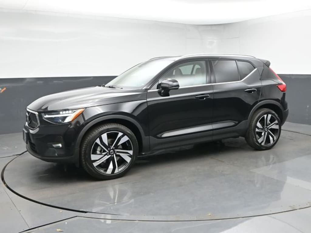 Used 2023 Volvo XC40 B5 Plus Bright Theme SUV