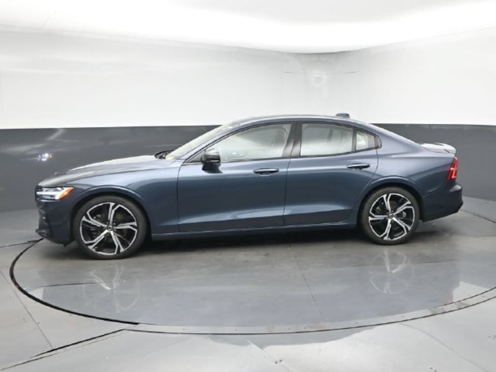 Used 2020 Volvo S60 T5 Momentum Sedan