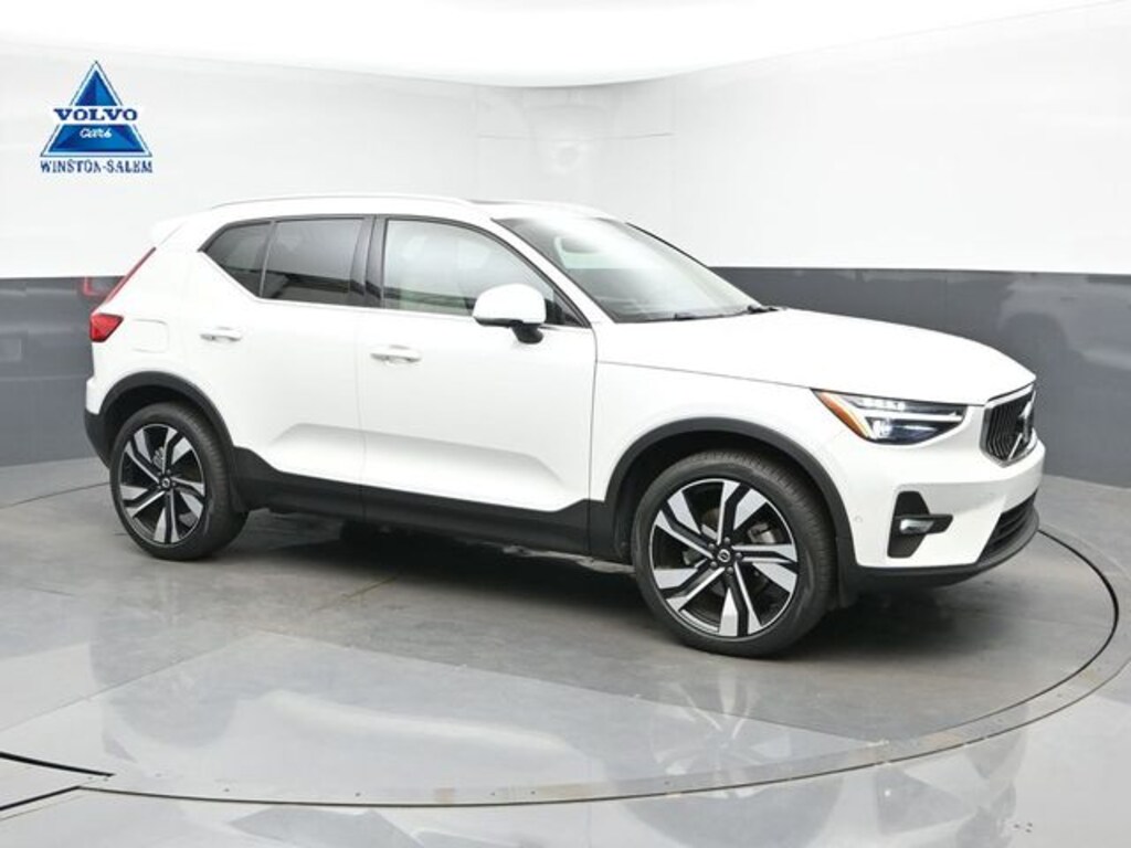 Used 2024 Volvo XC40 B5 Plus Dark Theme SUV