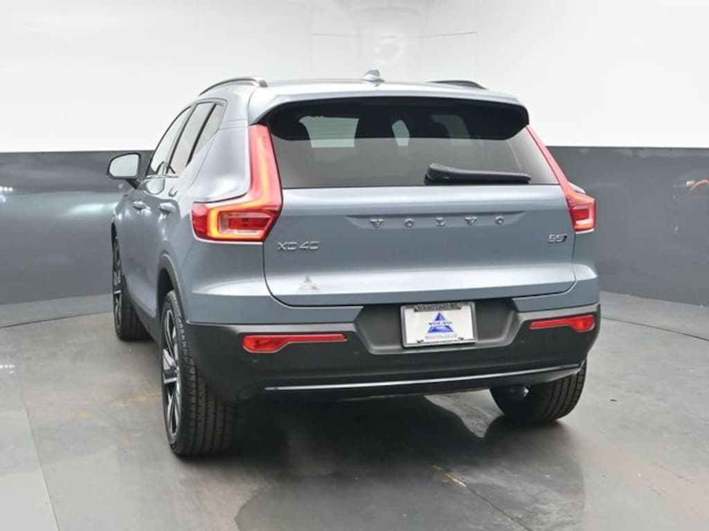Used 2023 Volvo XC40 B5 Plus Dark Theme SUV