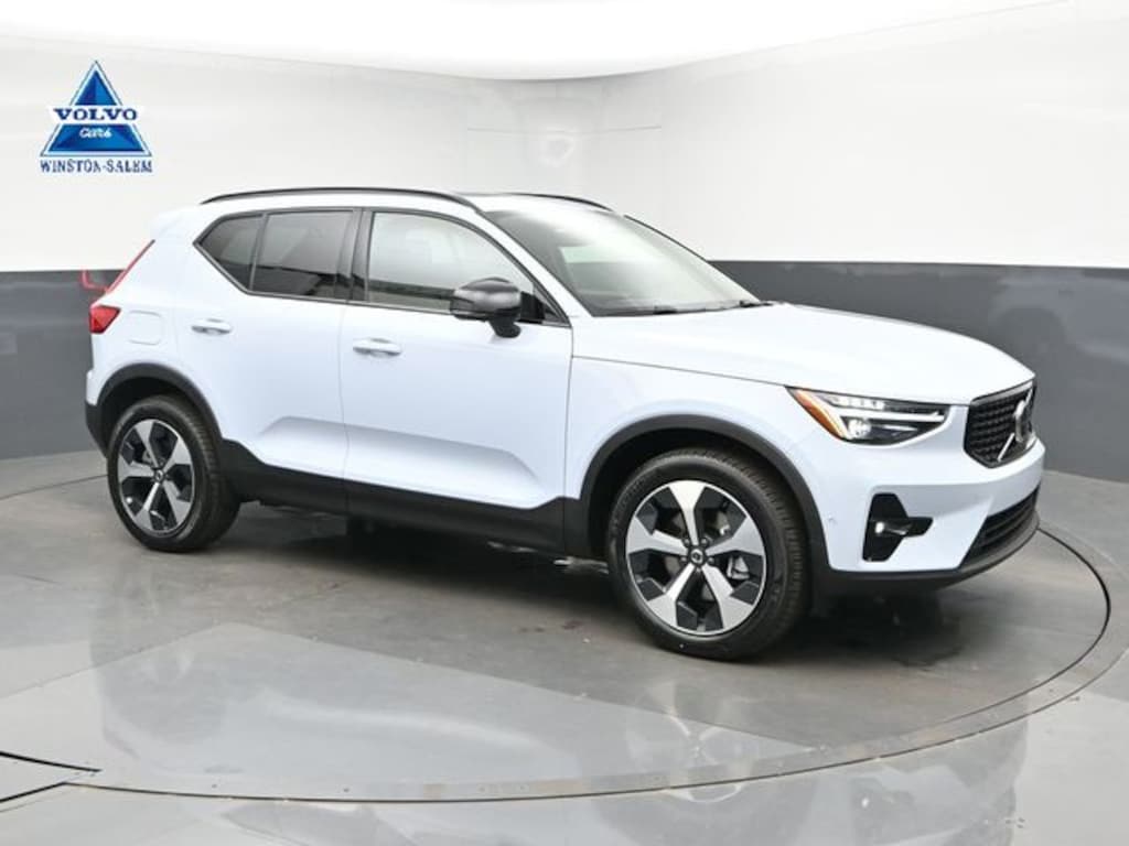 New 2026 Volvo XC40 B5 Plus SUV