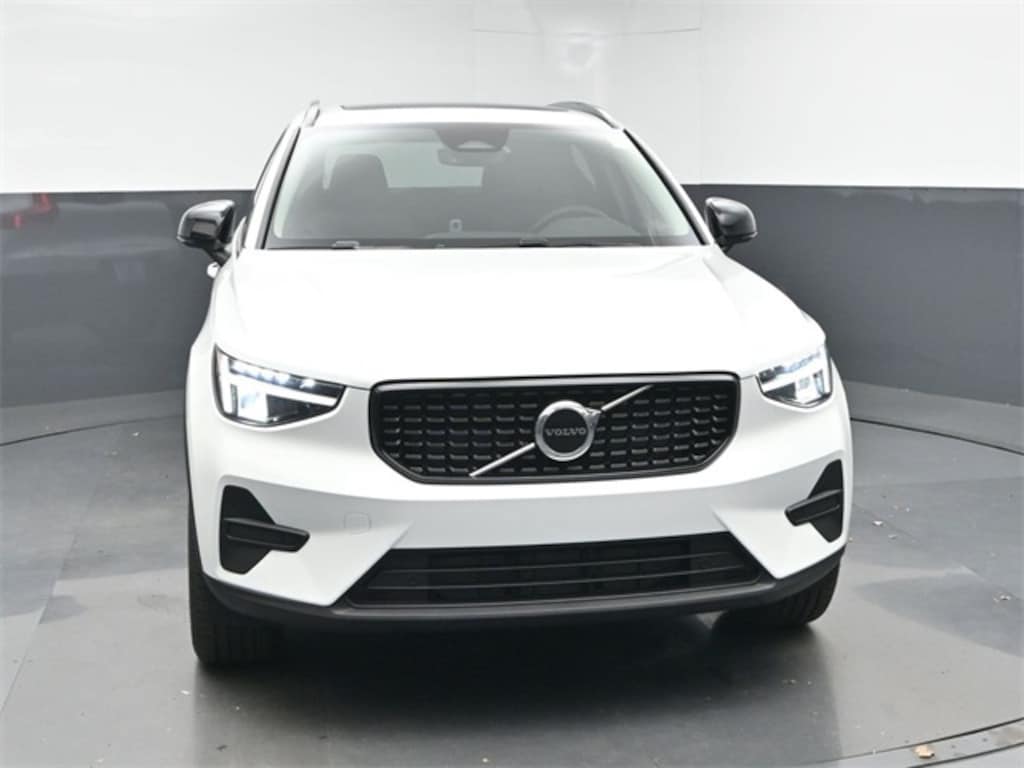 New 2026 Volvo XC40 B4 Core SUV
