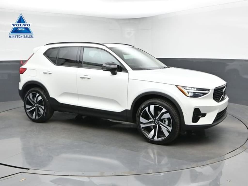 New 2026 Volvo XC40 B5 Plus SUV