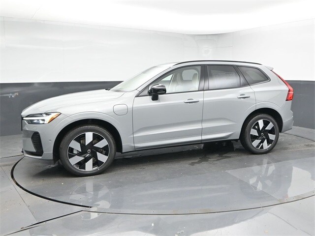 2025 Volvo XC60 Hybrid T8 Plus photo 4