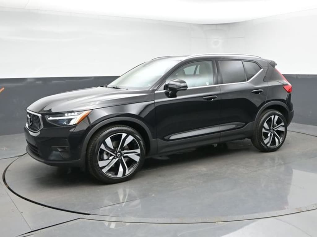 Used 2023 Volvo XC40 Ultimate SUV
