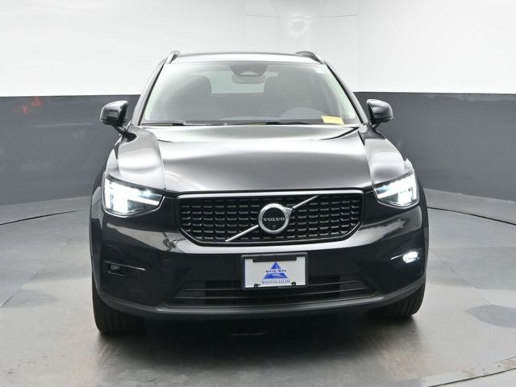 Used 2023 Volvo XC40 B5 Plus Dark Theme SUV