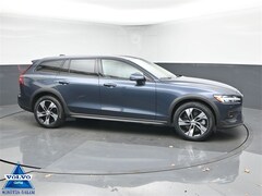 2024 Volvo V60 Cross Country B5 Plus Wagon