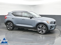 2023 Volvo XC40 B5 Plus Dark Theme SUV
