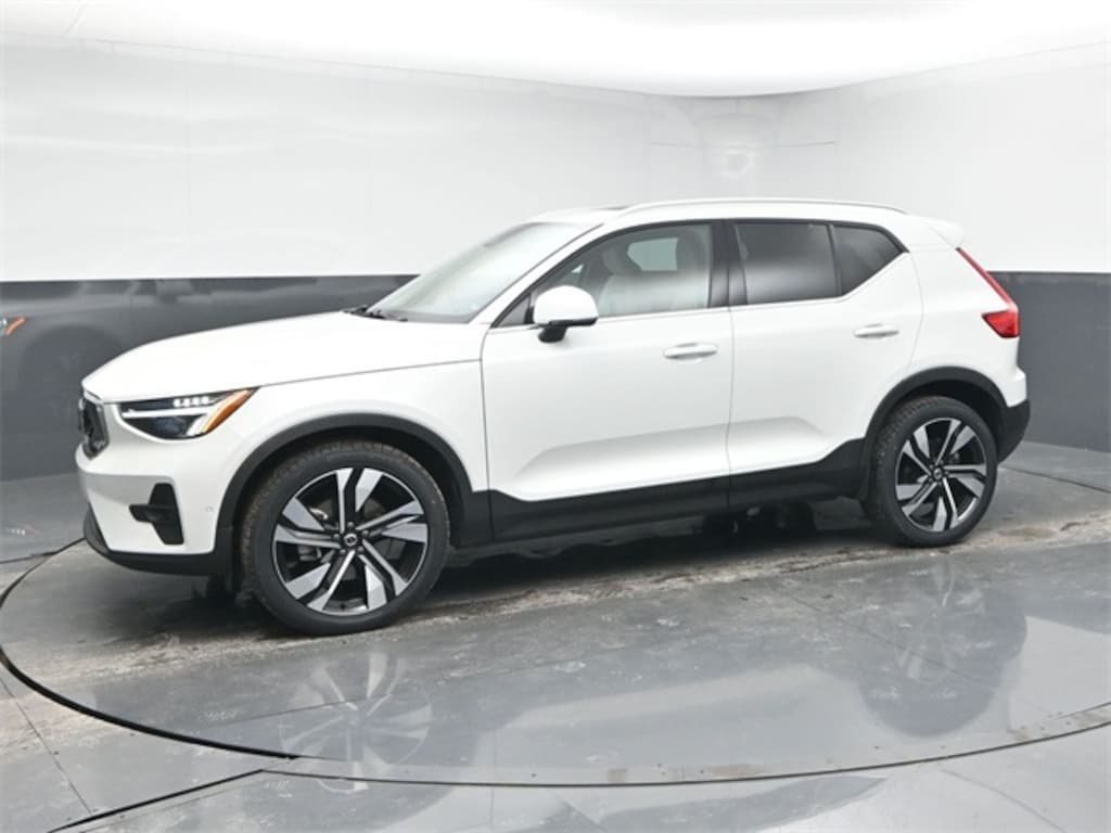 Used 2023 Volvo XC40 B4 Plus Bright Theme SUV