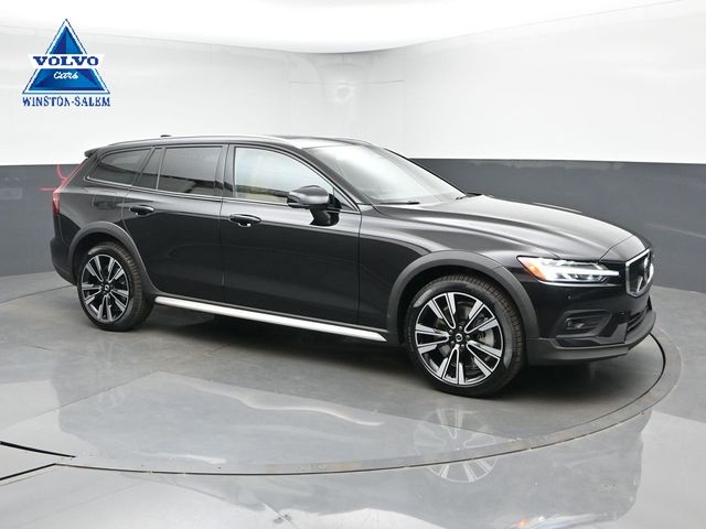 2026 Volvo V60 Cross Country B5 Ultra AWD's photo
