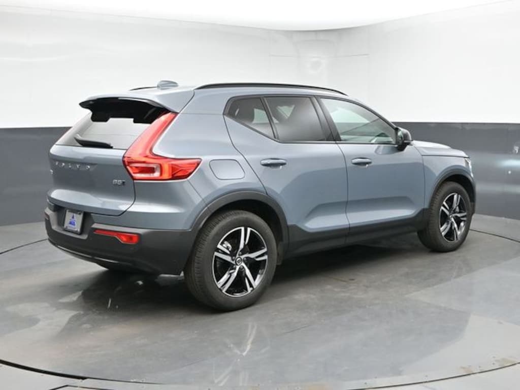 Used 2023 Volvo XC40 B5 Plus Dark Theme SUV