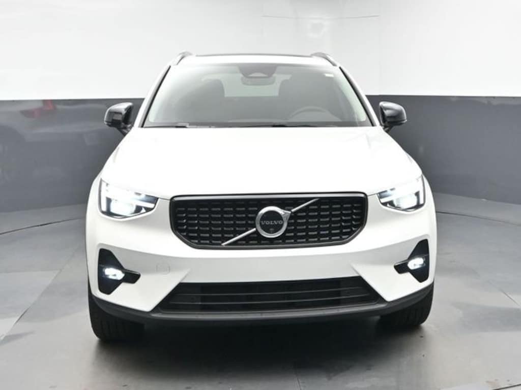 New 2026 Volvo XC40 B5 Plus SUV