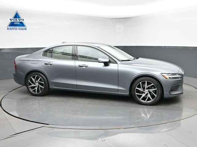2020 Volvo S60 T5 Momentum's photo