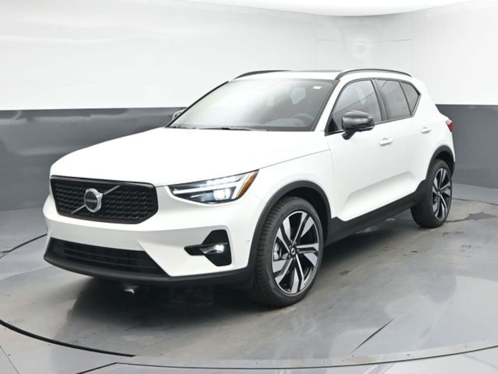 New 2026 Volvo XC40 B5 Plus SUV