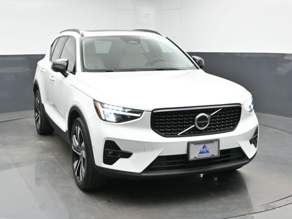 Used 2023 Volvo XC40 B5 Plus Dark Theme SUV