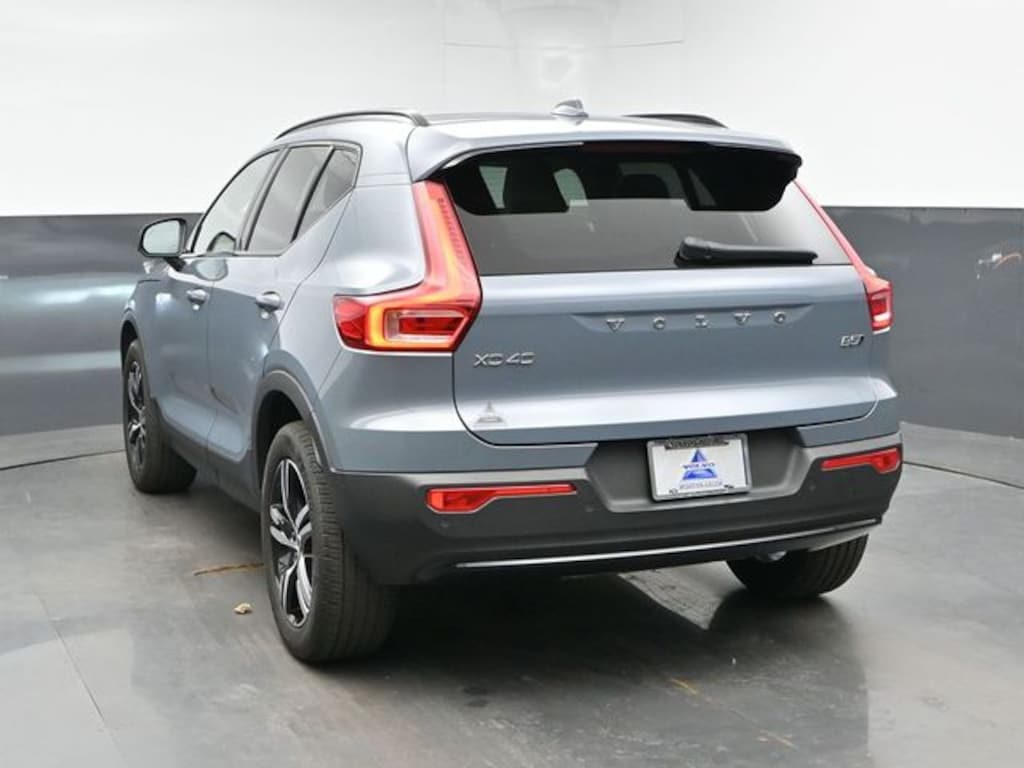 Used 2023 Volvo XC40 B5 Plus Dark Theme SUV