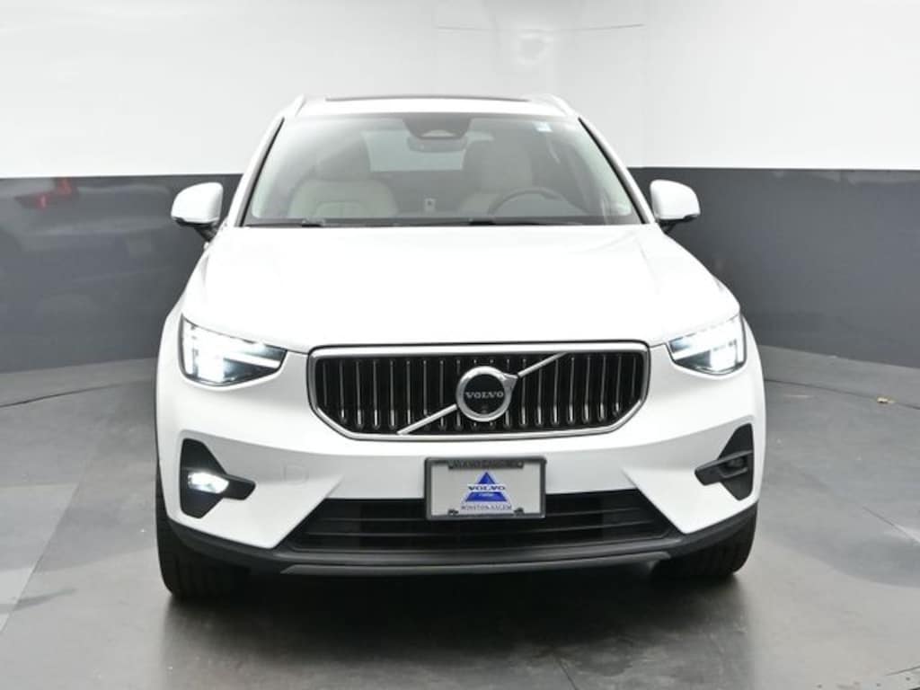 Used 2023 Volvo XC40 B5 Plus Bright Theme SUV