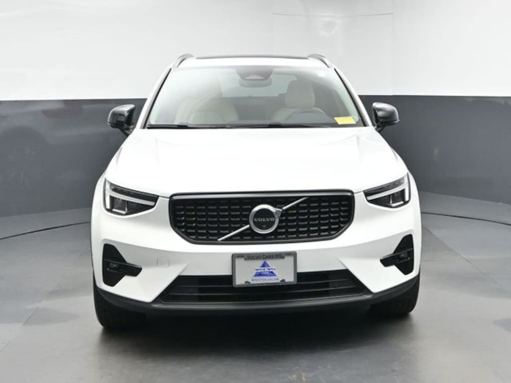 Used 2023 Volvo XC40 B5 Plus Dark Theme SUV