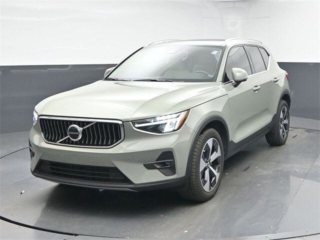 2023 Volvo XC40 Plus photo 3