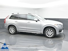 2017 Volvo XC90 T6 Momentum SUV