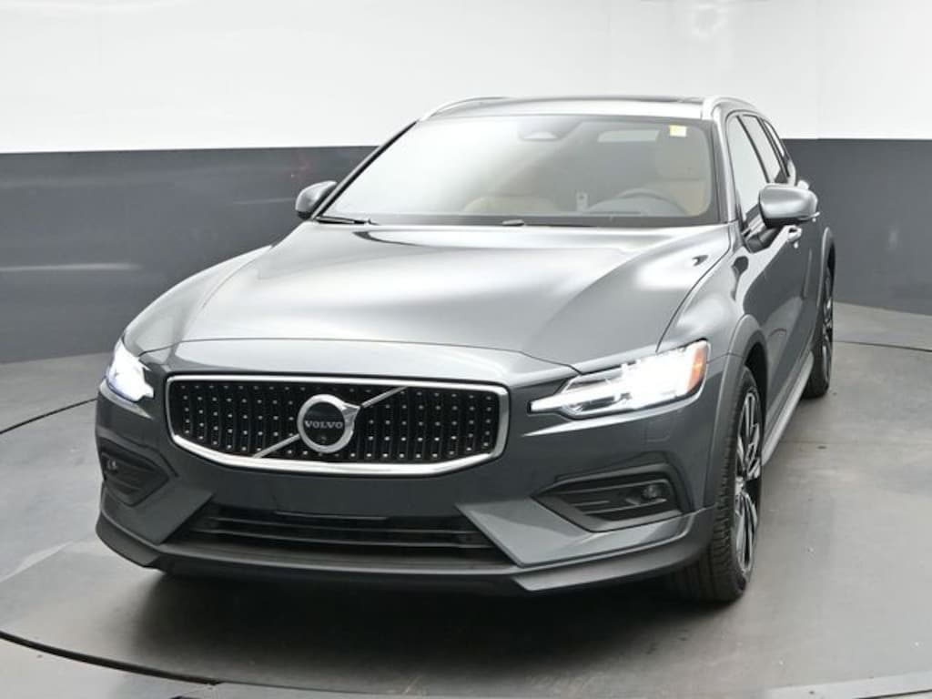 New 2026 Volvo V60 Cross Country B5 Ultra Wagon