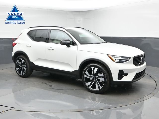 2026 Volvo XC40 B5 Ultra Dark AWD's photo