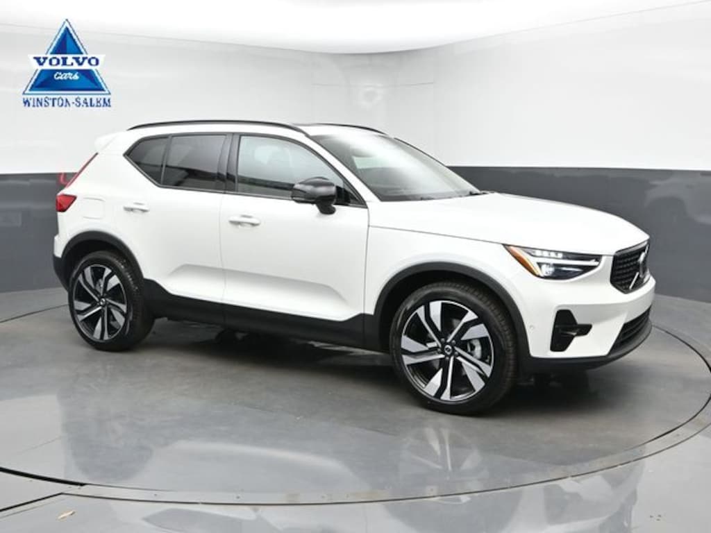 New 2026 Volvo XC40 B5 Plus SUV