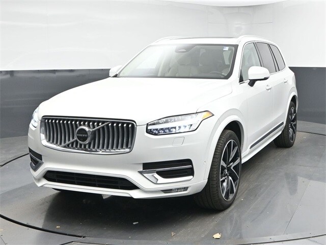 2023 Volvo XC90 Plus photo 3