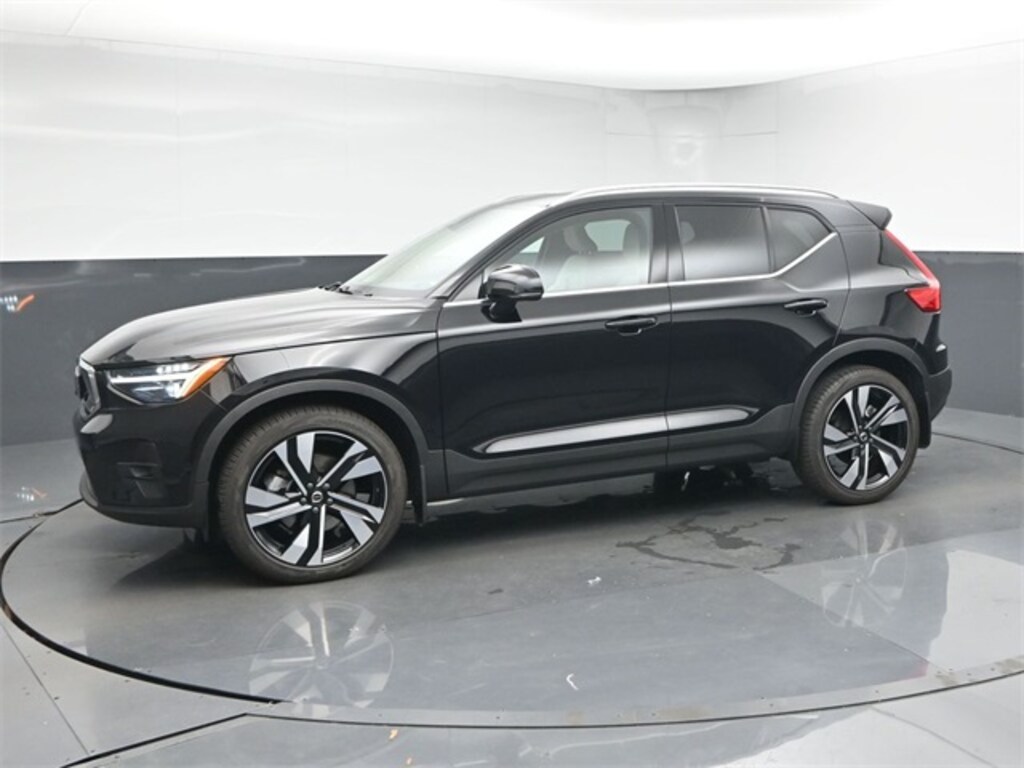 Used 2024 Volvo XC40 B5 Plus Bright Theme SUV