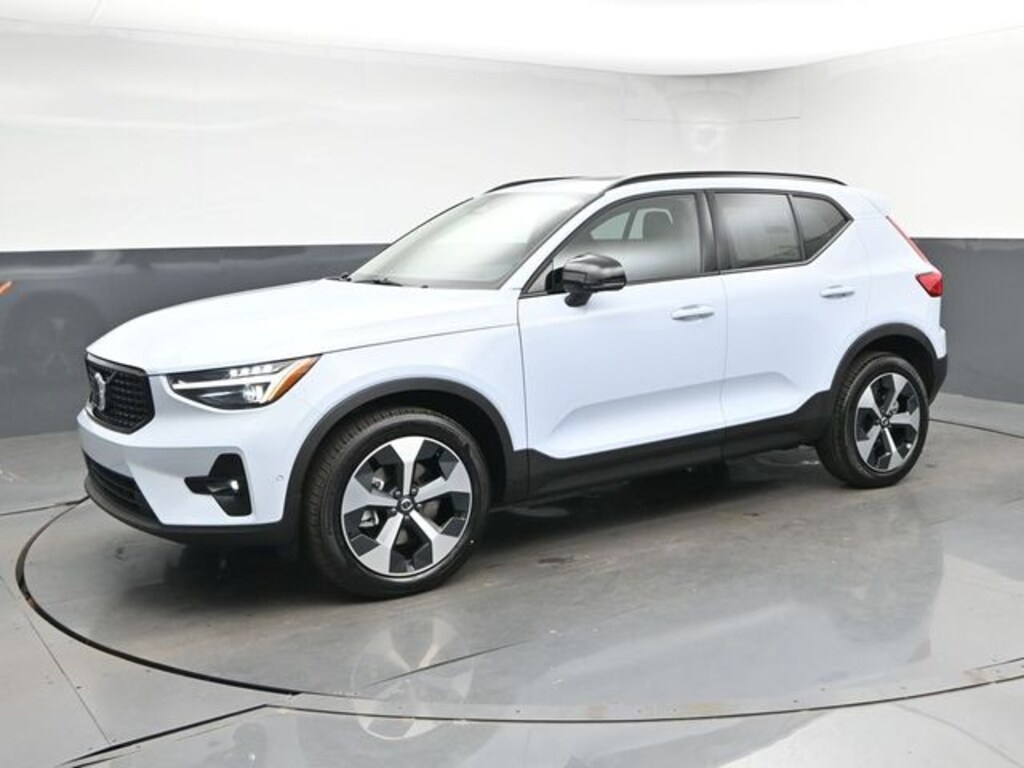 New 2026 Volvo XC40 B5 Plus SUV