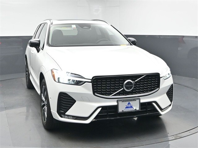 2025 Volvo XC60 B5 Plus photo 2