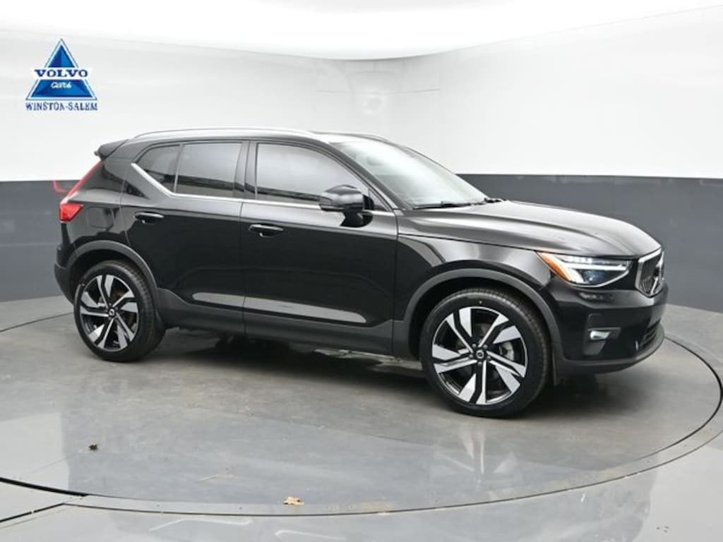 Used 2023 Volvo XC40 B5 Plus Bright Theme SUV