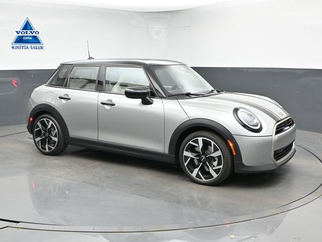 2026 MINI Hardtop Cooper S's photo