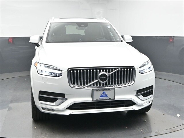 2023 Volvo XC90 B5 Plus photo 2