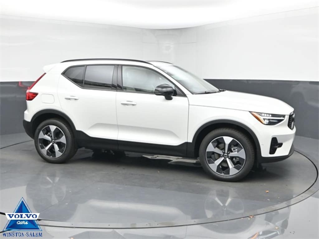 New 2026 Volvo XC40 B5 Plus SUV