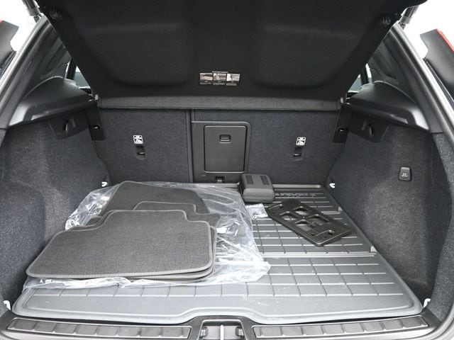 2024 Volvo XC40 Plus - Photo 30