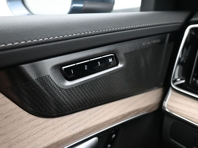 2026 Volvo XC90 Plus - Photo 30
