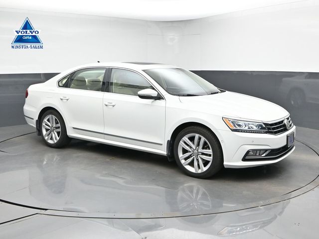 2016 Volkswagen Passat 3.6L SEL Premium Auto's photo
