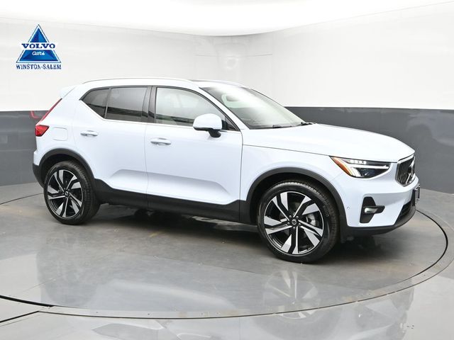 2025 Volvo XC40 B5 Plus Bright AWD's photo