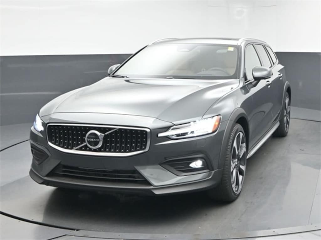 New 2026 Volvo V60 Cross Country B5 Ultra Wagon