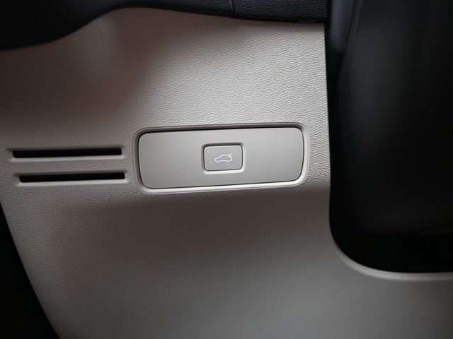 2024 Volvo XC40 Plus - Photo 28